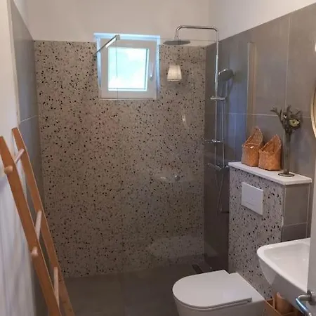 Petra's House * Komaji