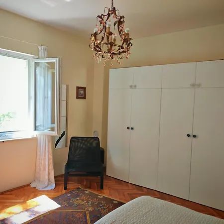 Petra's House Apartment Komaji